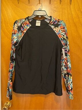 Women's Black Long-Sleeve Rash Guard with Tropical Print Raglan Sleeves